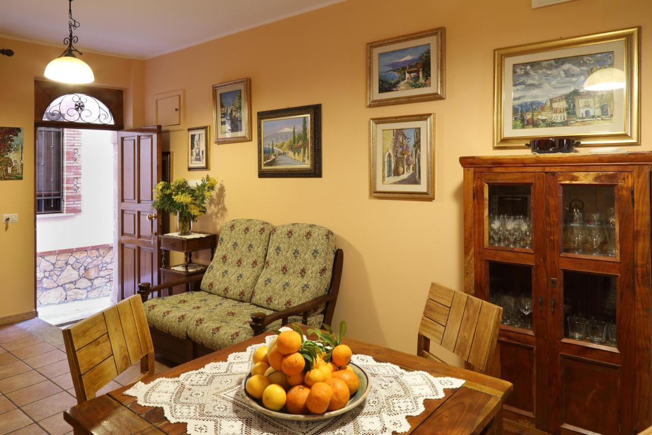 Апартаменты Casa Antico Borgo Cuseni Таормина Экстерьер фото